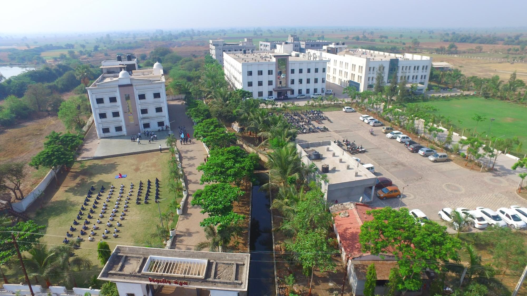 Vidhyadeep Institute of Engineering and Technology Surat Building & Infrastructure photo 4